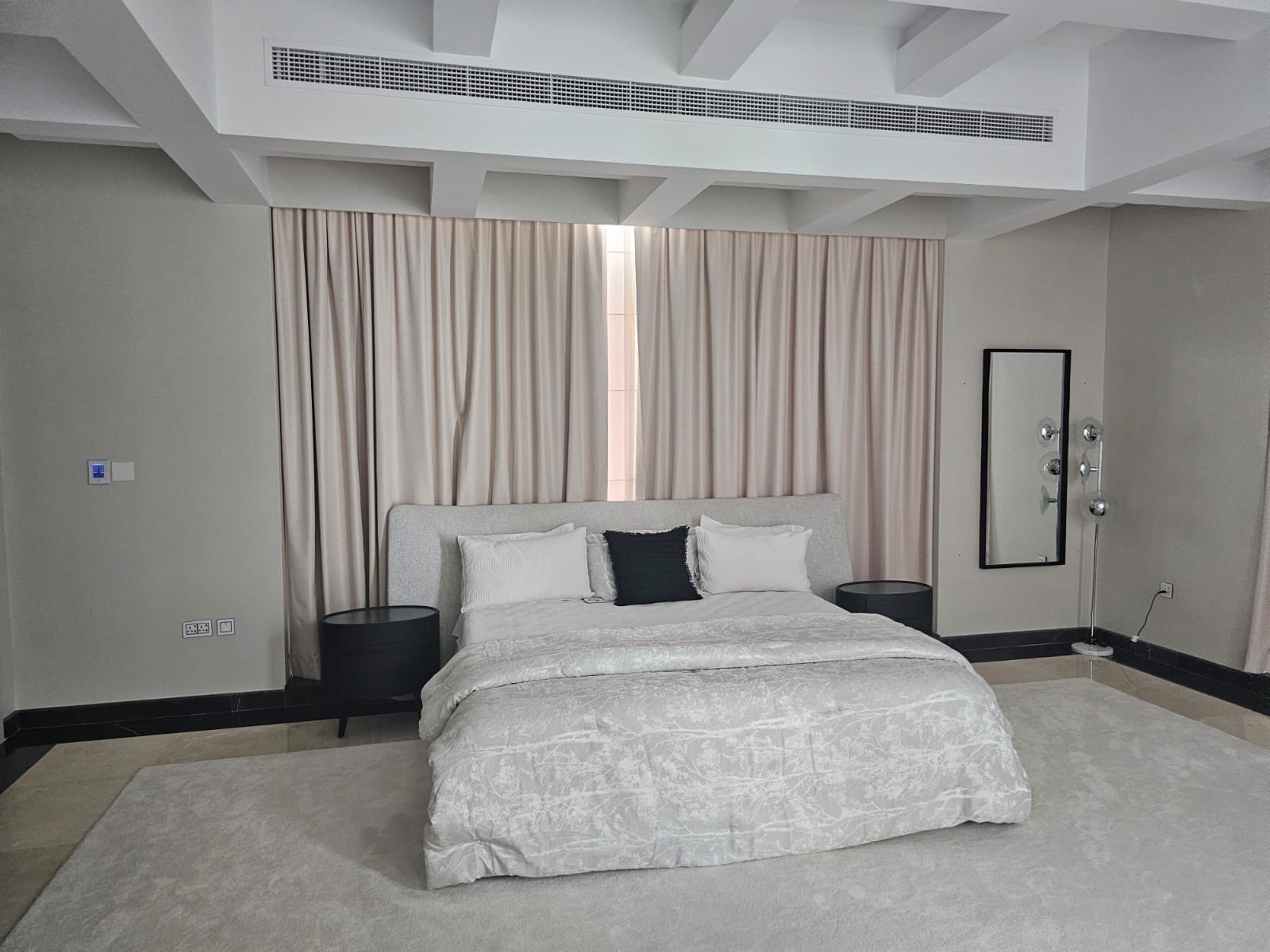 J11, Emirates Hills image 14